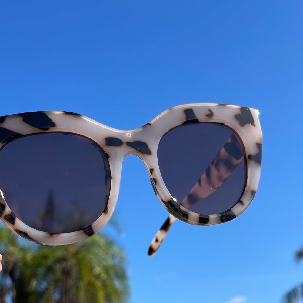 **SOLD** Le Specs Air Heart Sunglasses In Cookie Tort Unisex - Picture 10 of 16